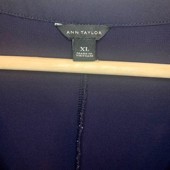 Ann Taylor Romantic Navy Sleeveless Blouse - size XL - Picture 3 of 9